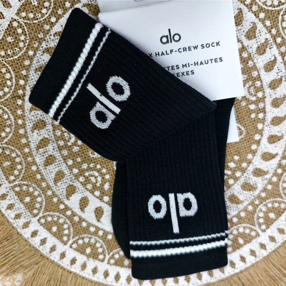 NWT ALO Yoga Athletic Half-Crew Sock Duo - Picture 4 of 13